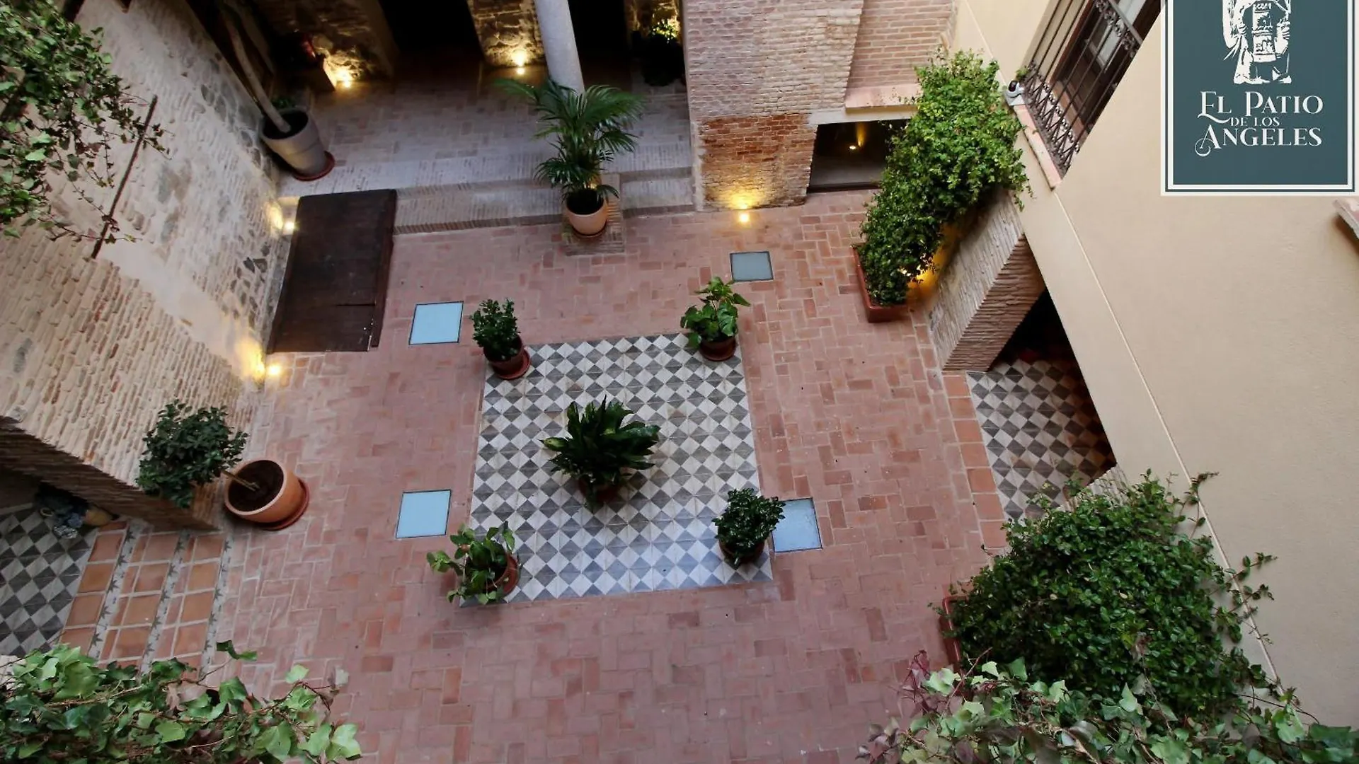Patio De Los Angeles Toledo